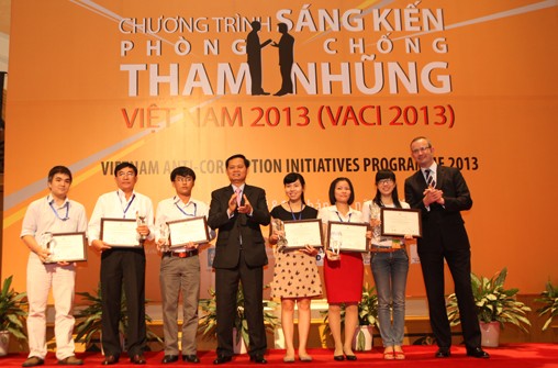  Vietnam’s 2013 anti-corruption initiative program reviewed - ảnh 2